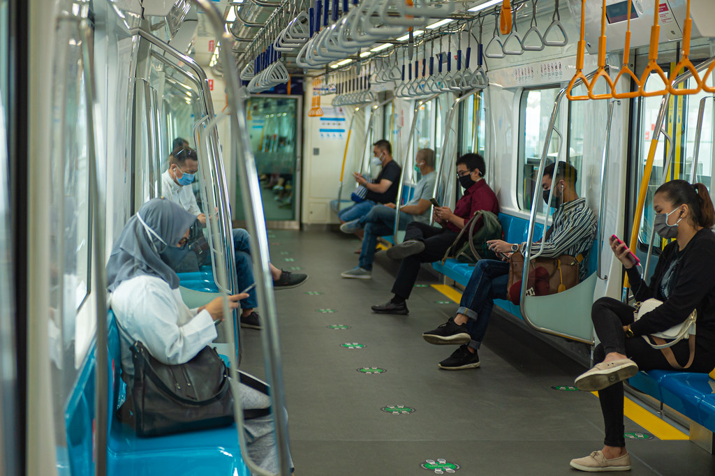 Penumpang MRT Jakarta